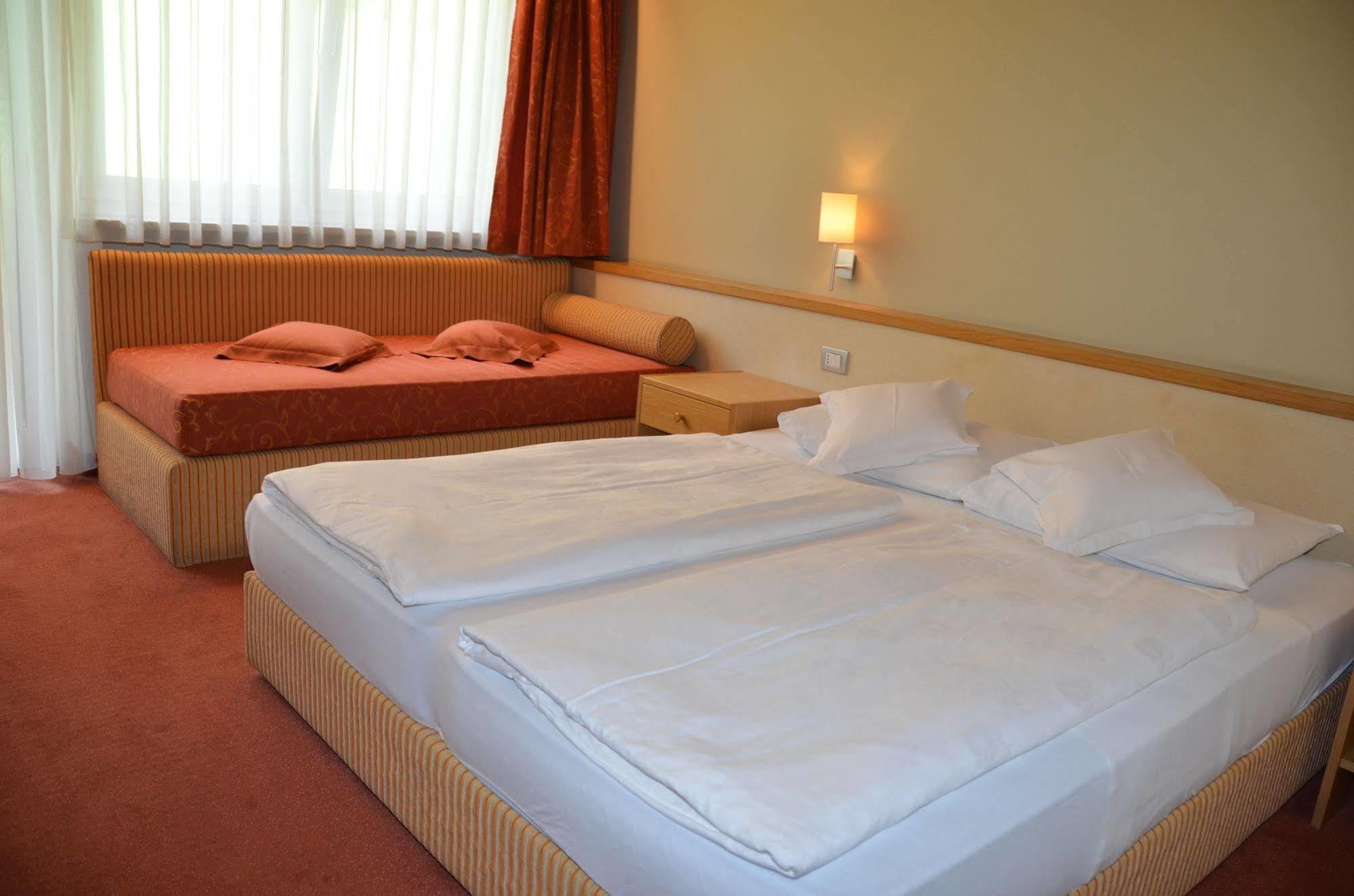 Hotel Taufers Molini di Tures Exteriör bild
